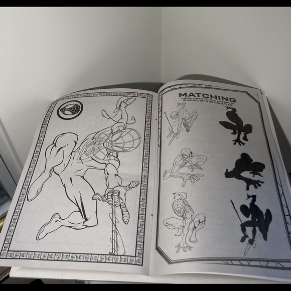 NWT Spider-Man Bundle Giant Sized Marvel Coloring & Activity Book  20 Markers💕 - Picture 6 of 9